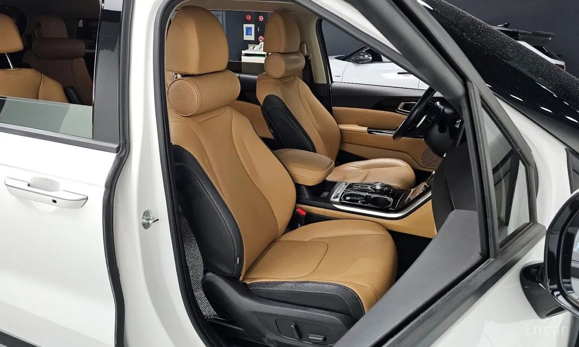 Photo 10 - Kia Carnival