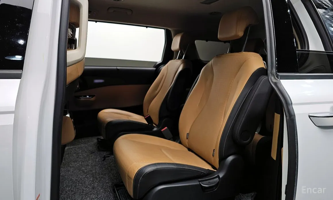 Photo 12 - Kia Carnival