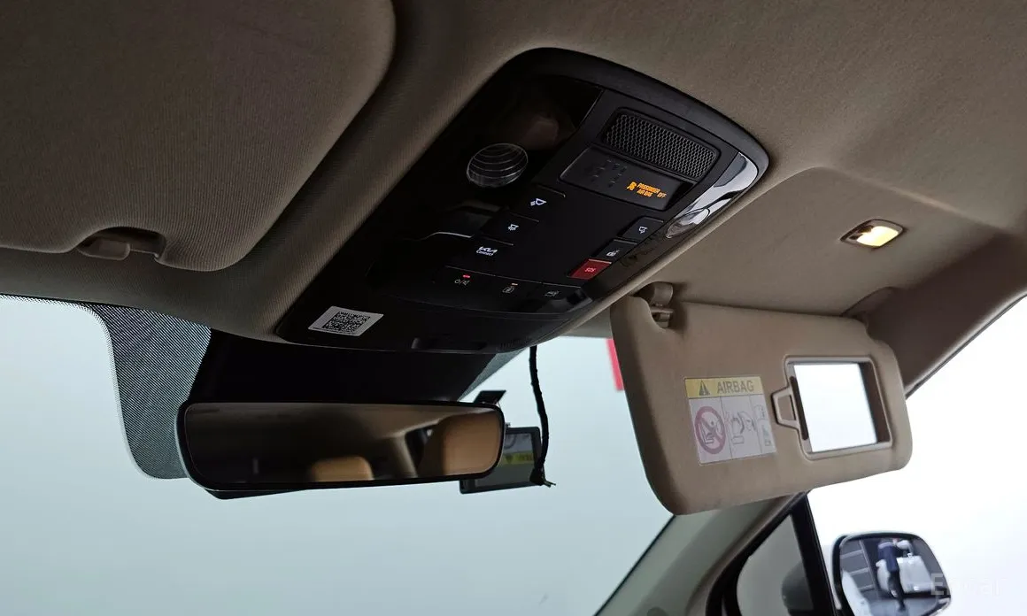 Photo 19 - Kia Carnival