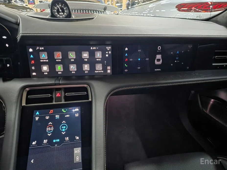 Фото 11 - Porsche Taycan