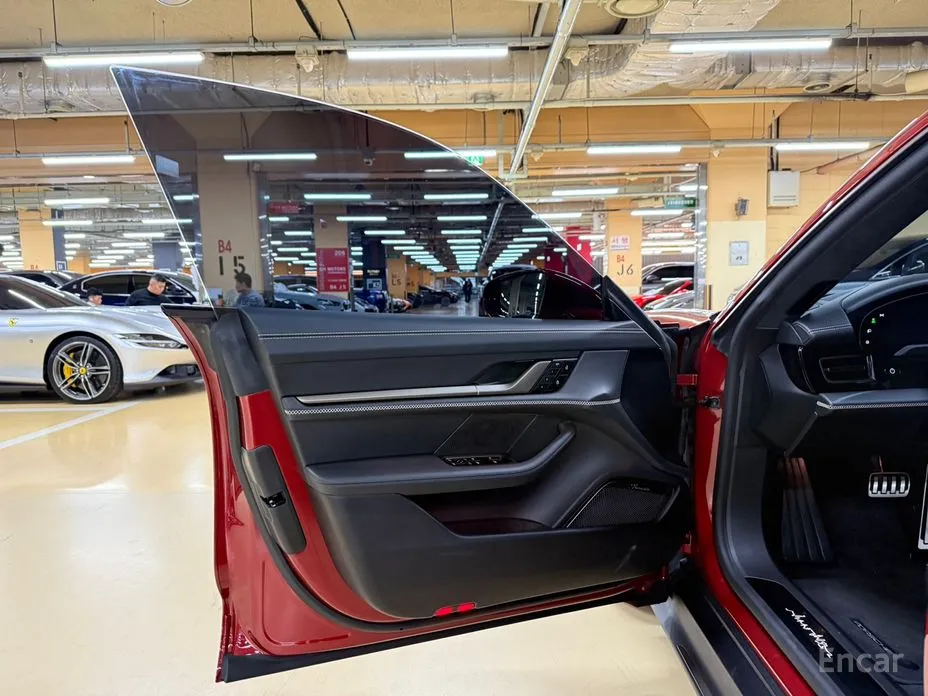 Фото 8 - Porsche Taycan