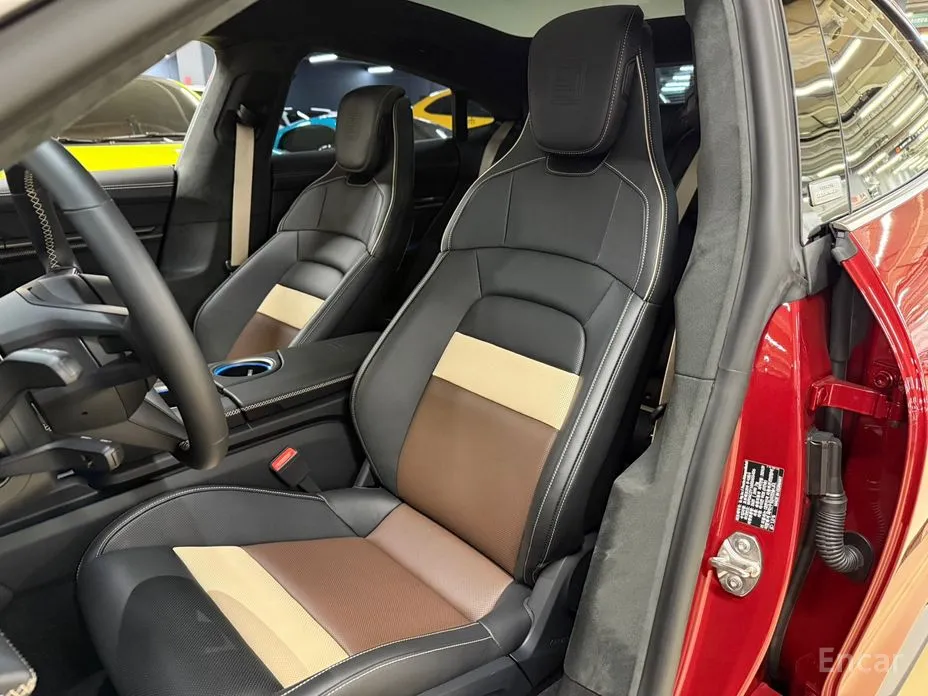 Фото 9 - Porsche Taycan