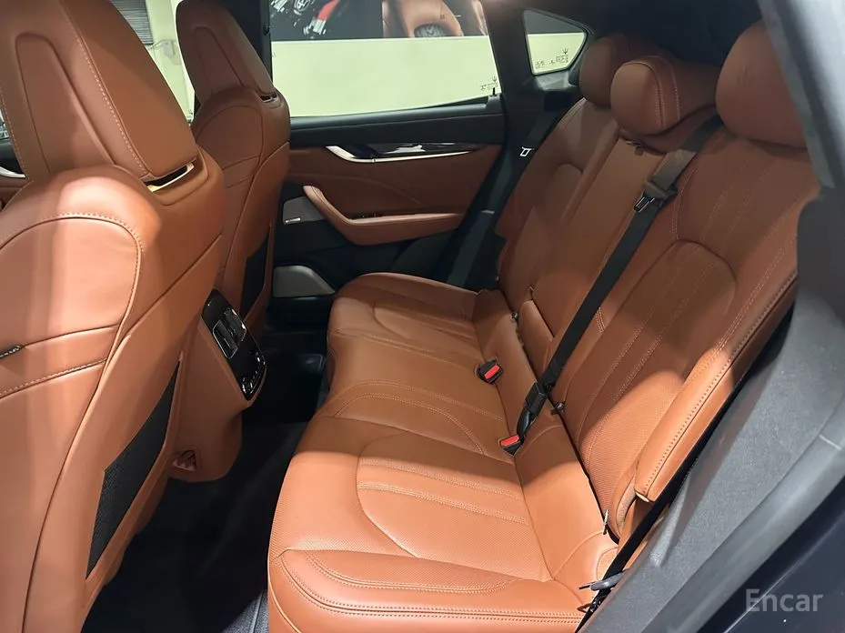 Фото 12 - Maserati Levante