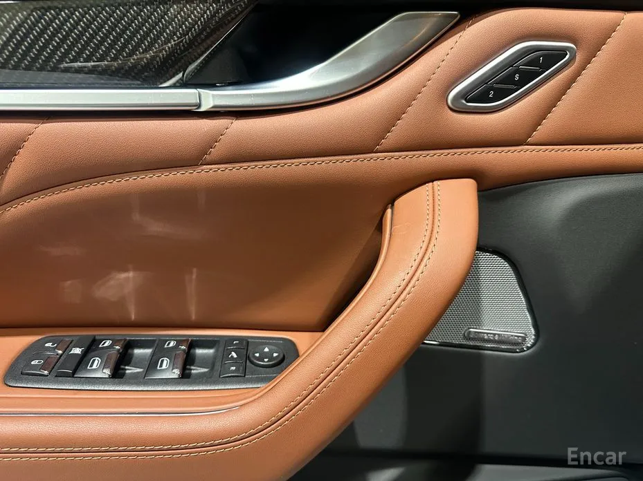 Фото 14 - Maserati Levante