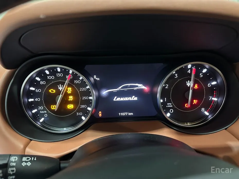 Фото 8 - Maserati Levante