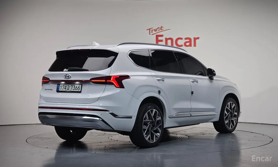 Фото 2 - Hyundai Santa Fe