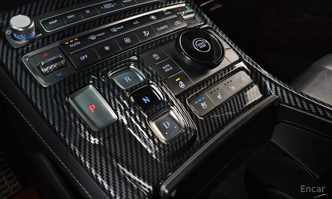Фото 9 - Hyundai Santa Fe