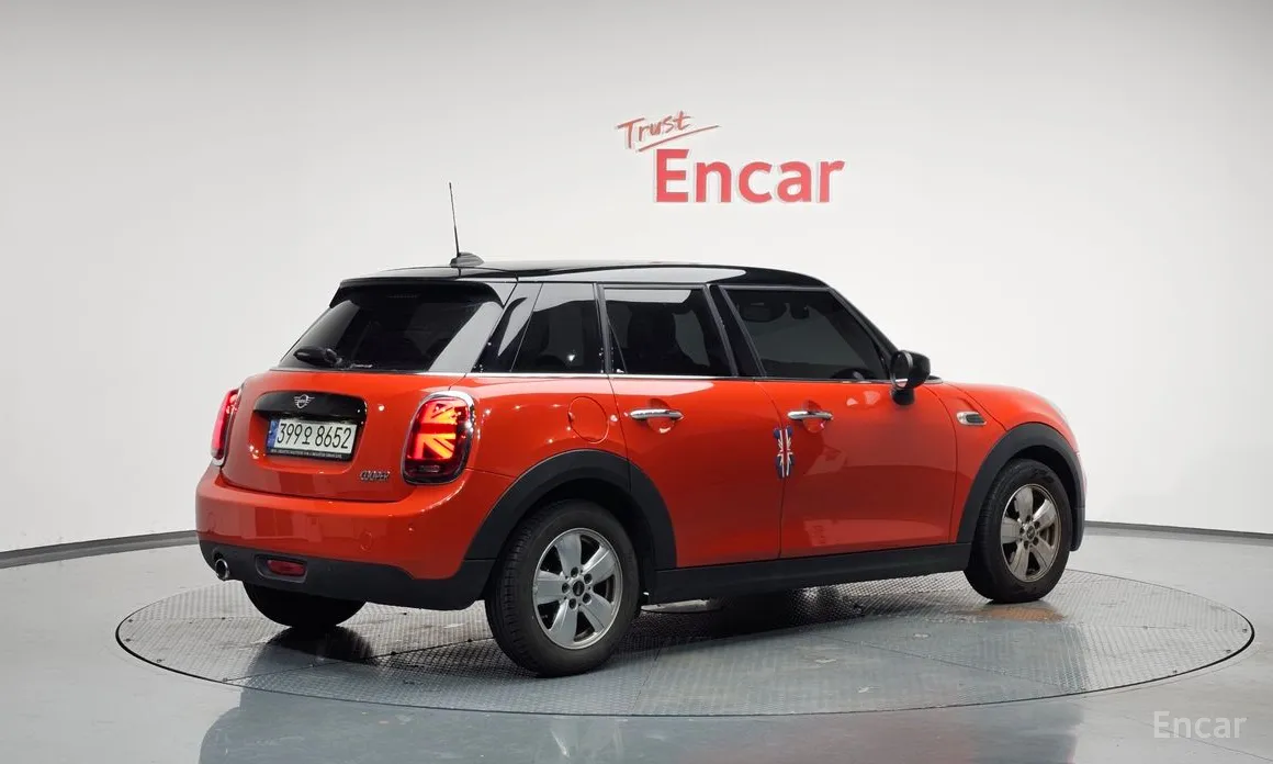 Photo 2 - Mini Cooper