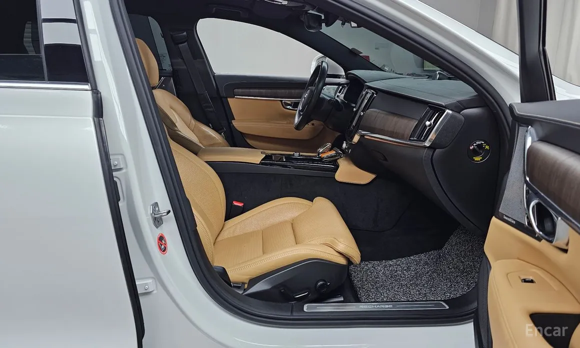 Фото 11 - Volvo S90