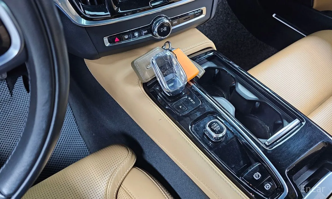 Фото 9 - Volvo S90