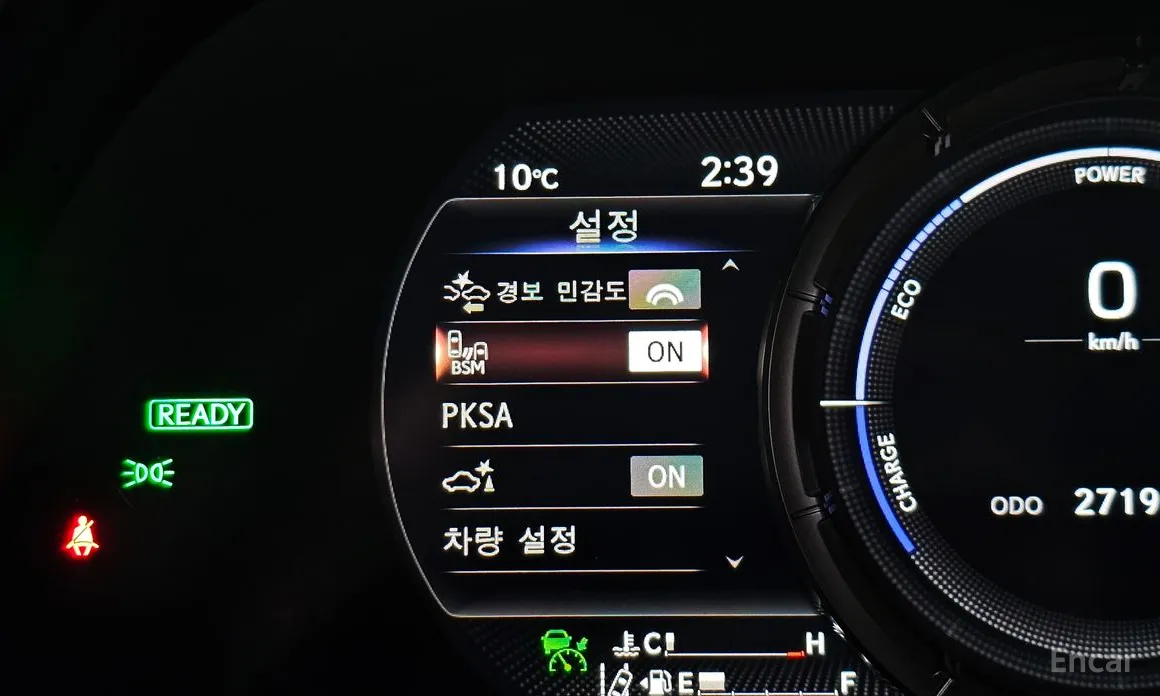 Фото 16 - Lexus UX