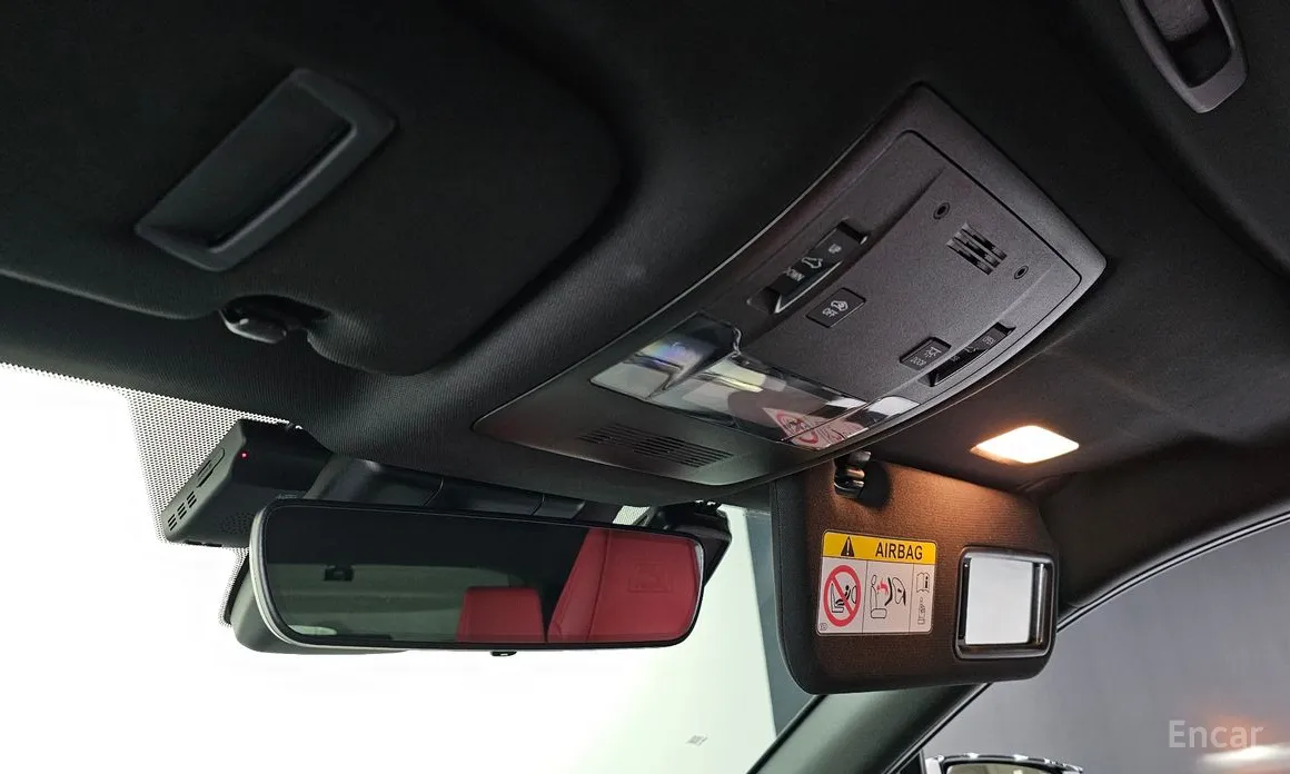 Фото 18 - Lexus UX