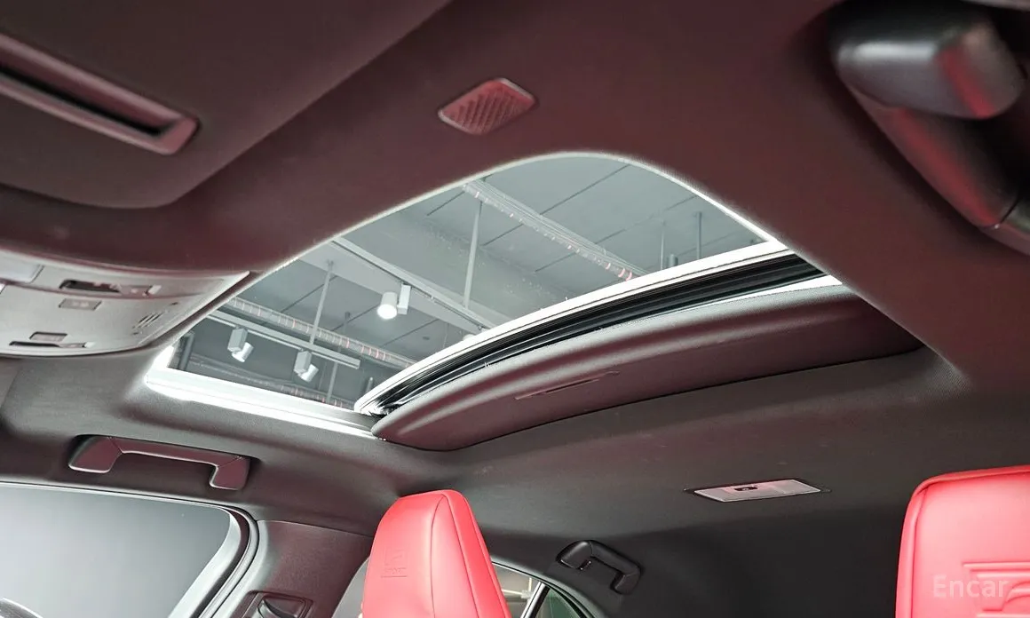 Фото 19 - Lexus UX