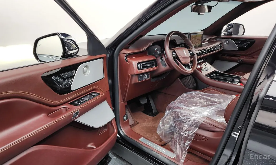 Фото 10 - Lincoln Aviator