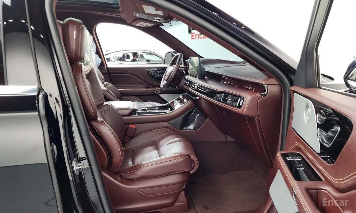 Фото 11 - Lincoln Aviator