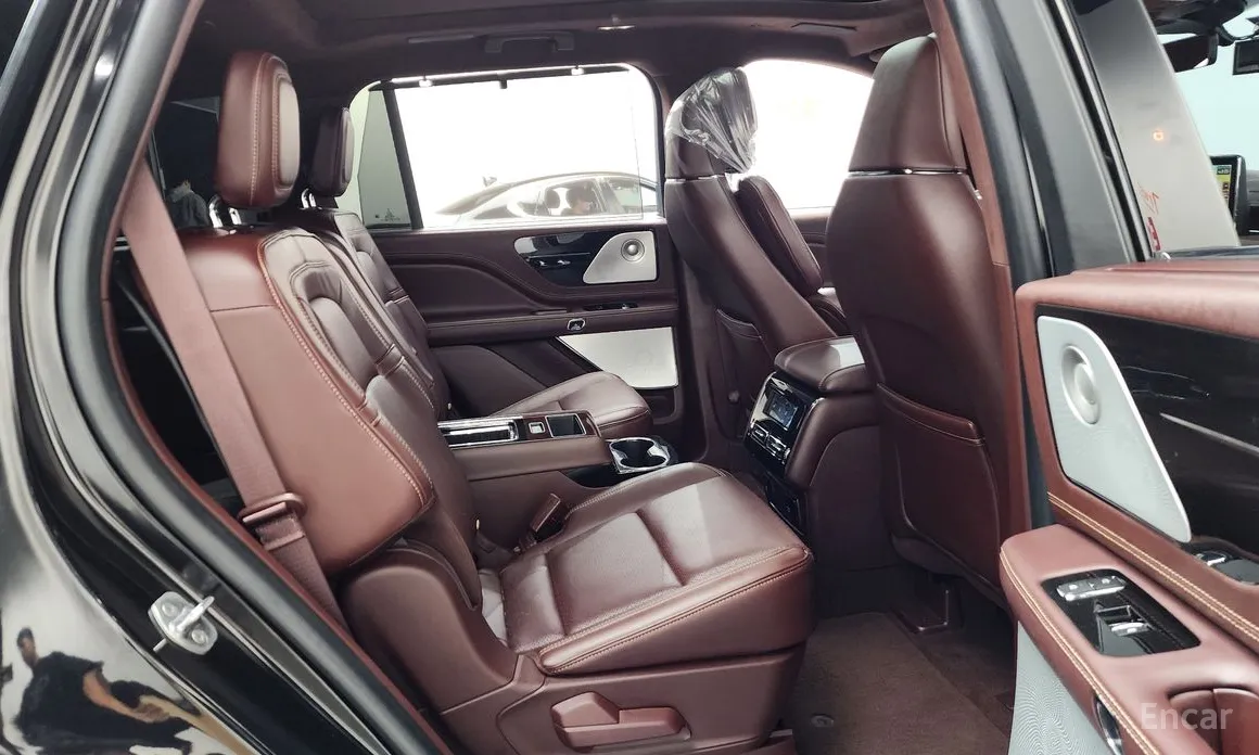 Фото 12 - Lincoln Aviator