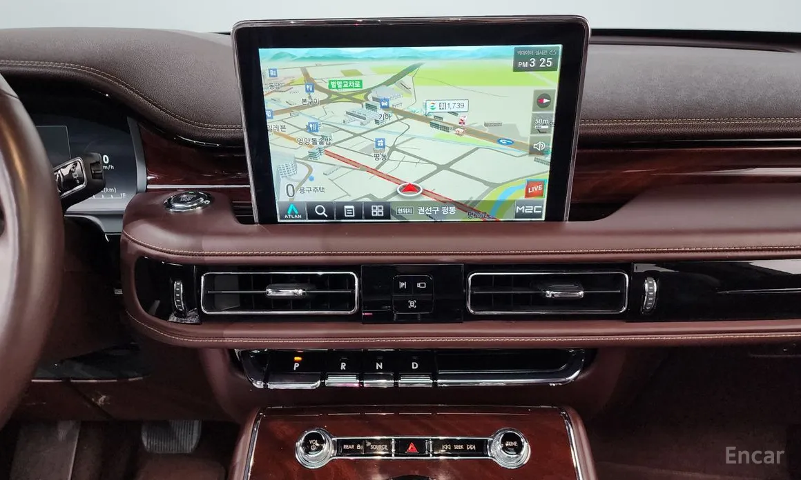 Фото 14 - Lincoln Aviator