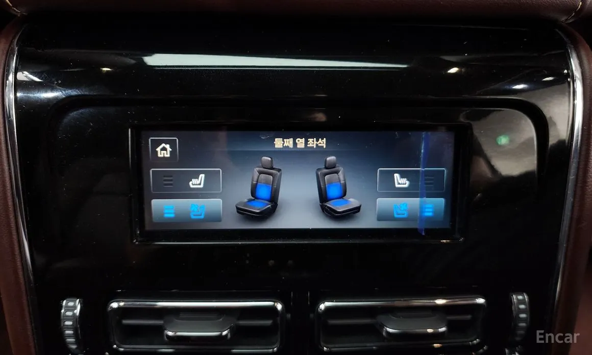 Фото 19 - Lincoln Aviator