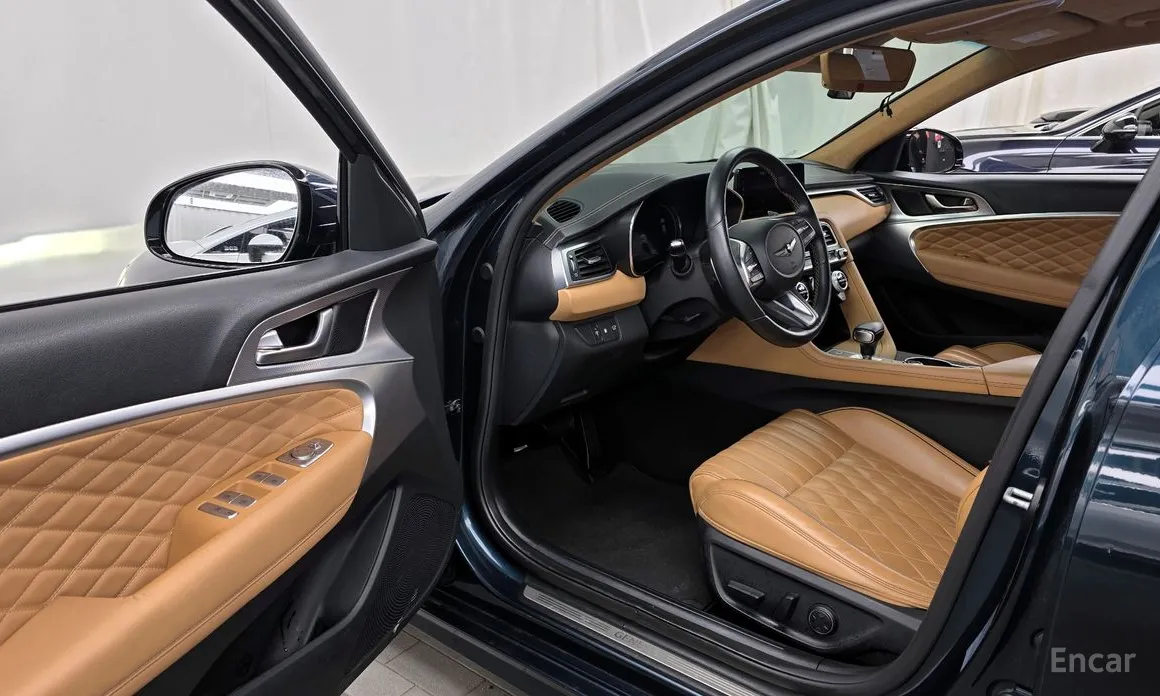 Фото 10 - Genesis G70