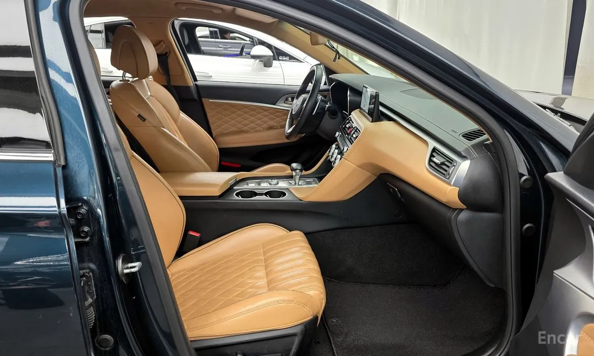 Фото 11 - Genesis G70