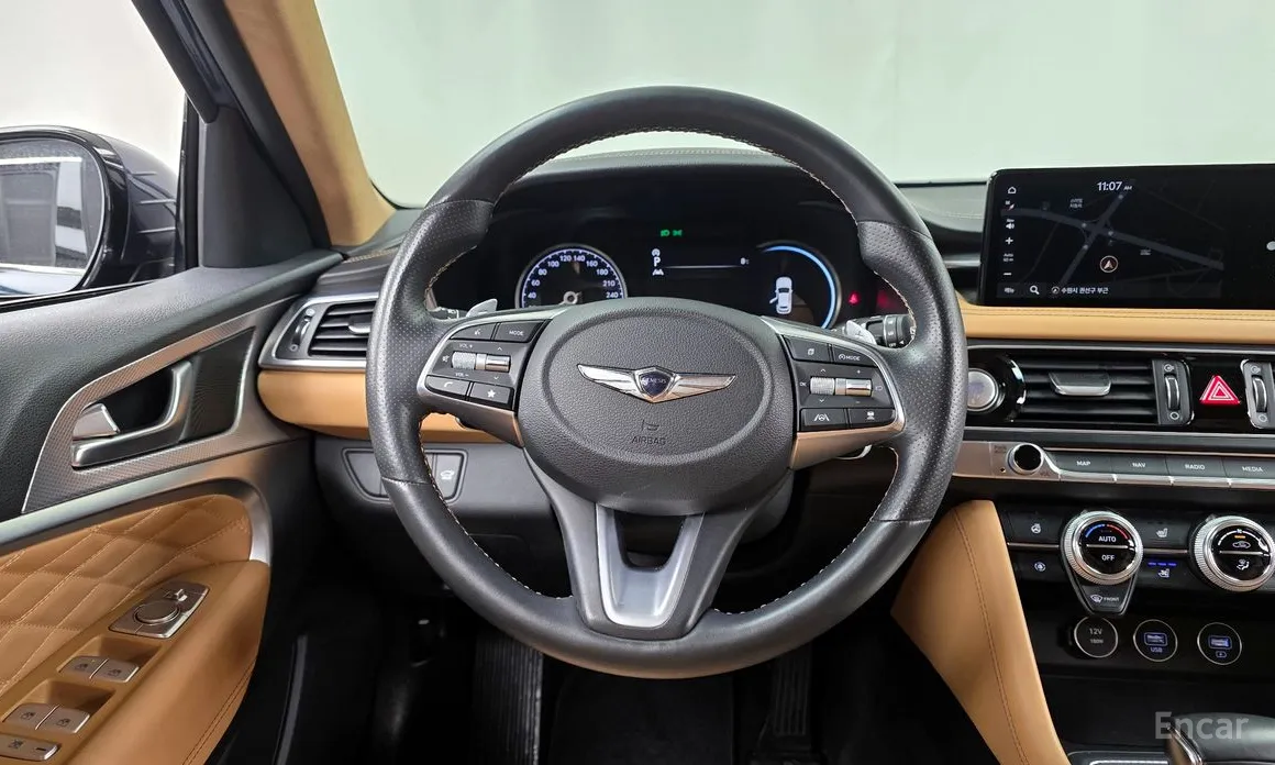 Фото 13 - Genesis G70