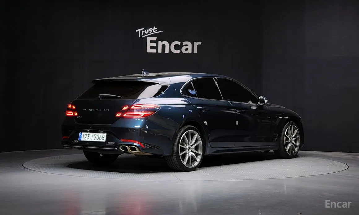 Фото 2 - Genesis G70