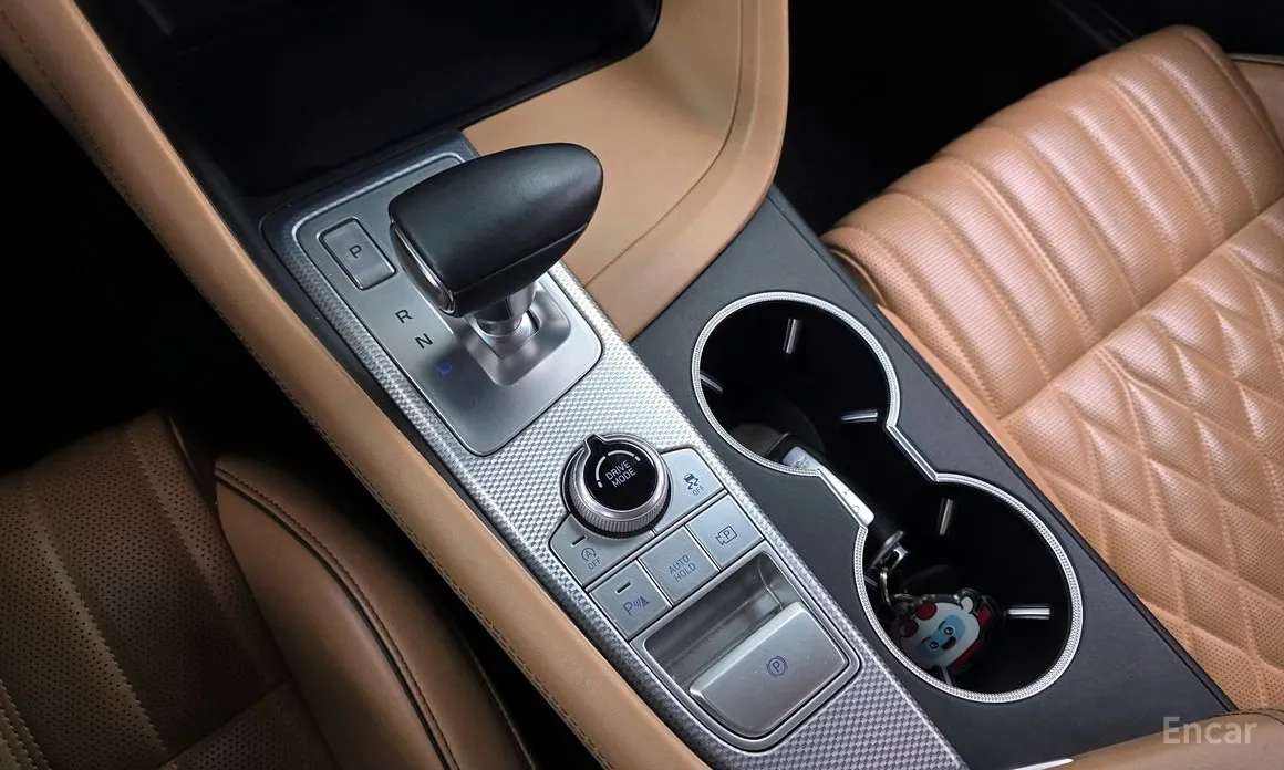 Фото 9 - Genesis G70