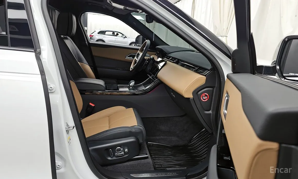 Фото 11 - Land Rover Range Rover Velar