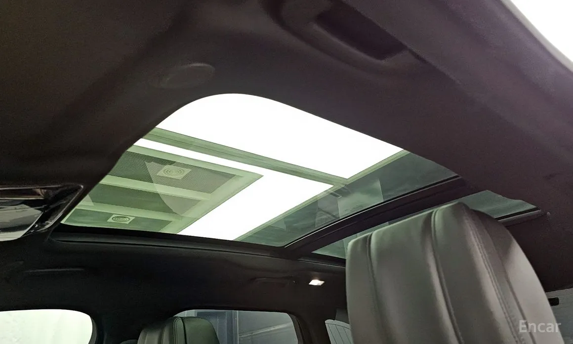 Фото 18 - Land Rover Range Rover Velar