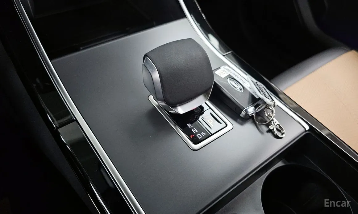 Фото 9 - Land Rover Range Rover Velar