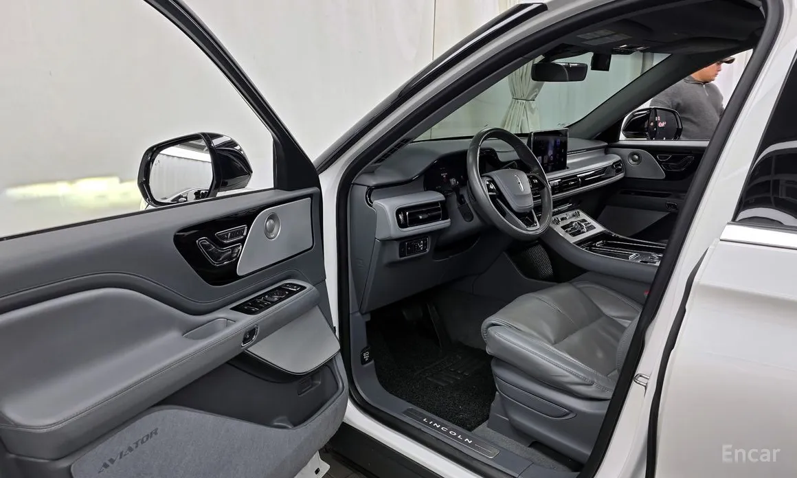 Фото 10 - Lincoln Aviator