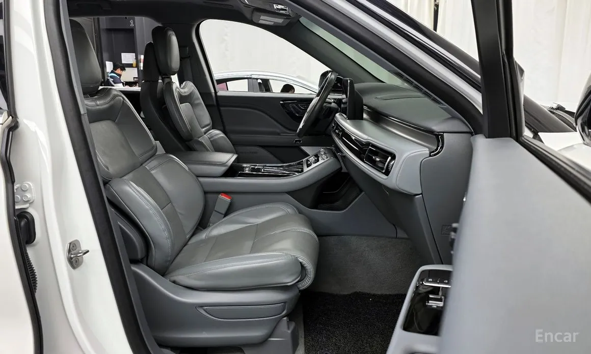 Фото 11 - Lincoln Aviator