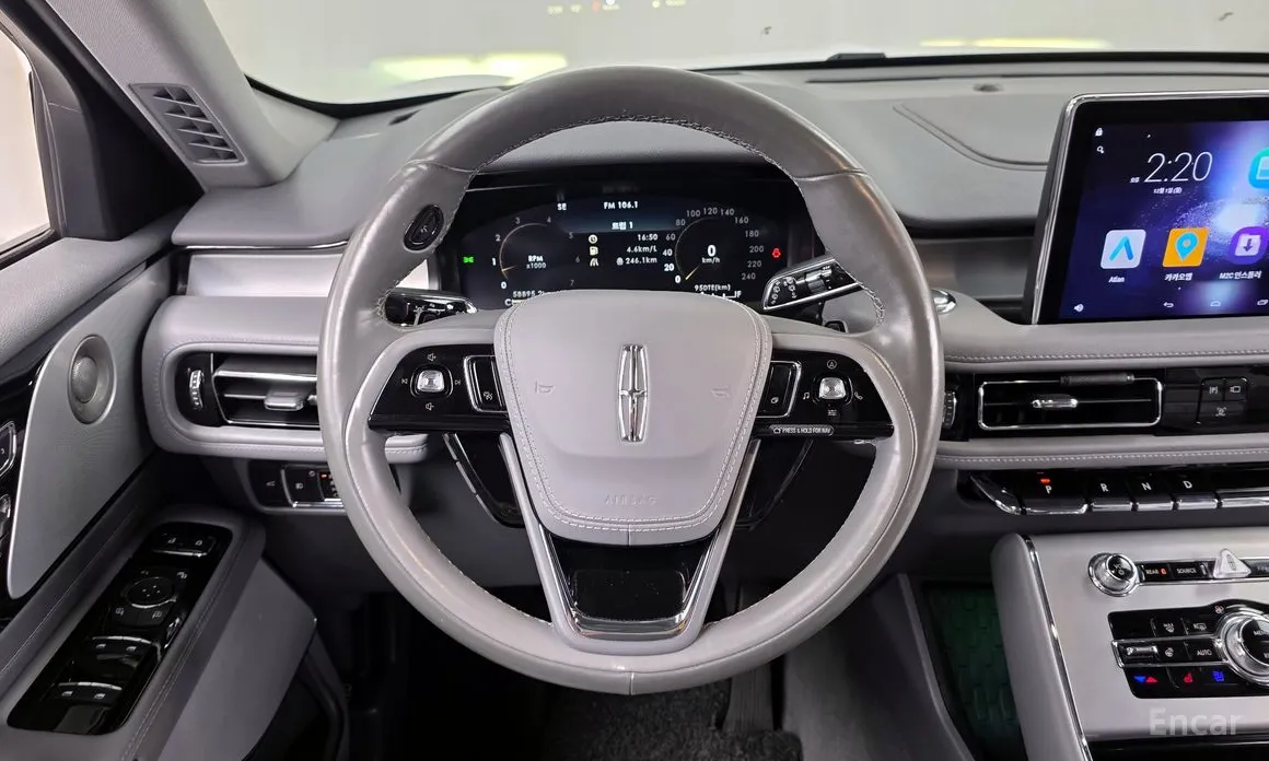 Фото 13 - Lincoln Aviator