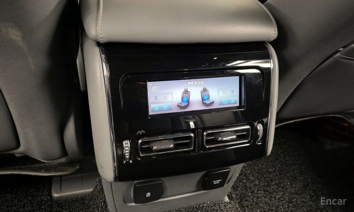 Фото 19 - Lincoln Aviator