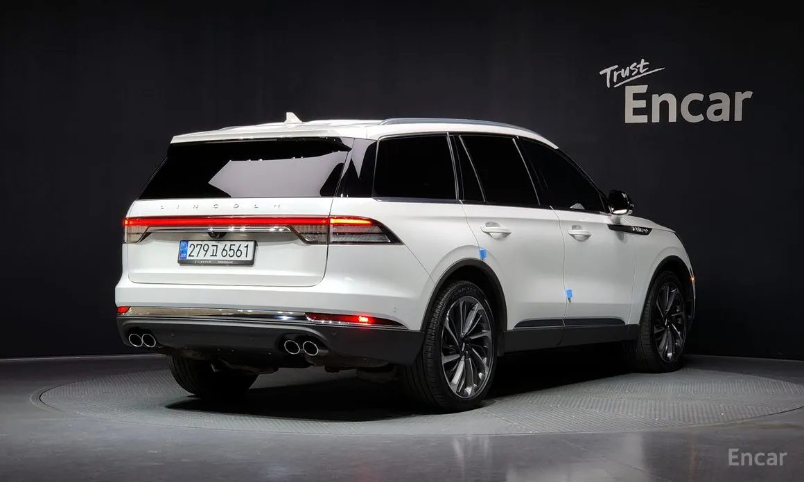 Фото 2 - Lincoln Aviator