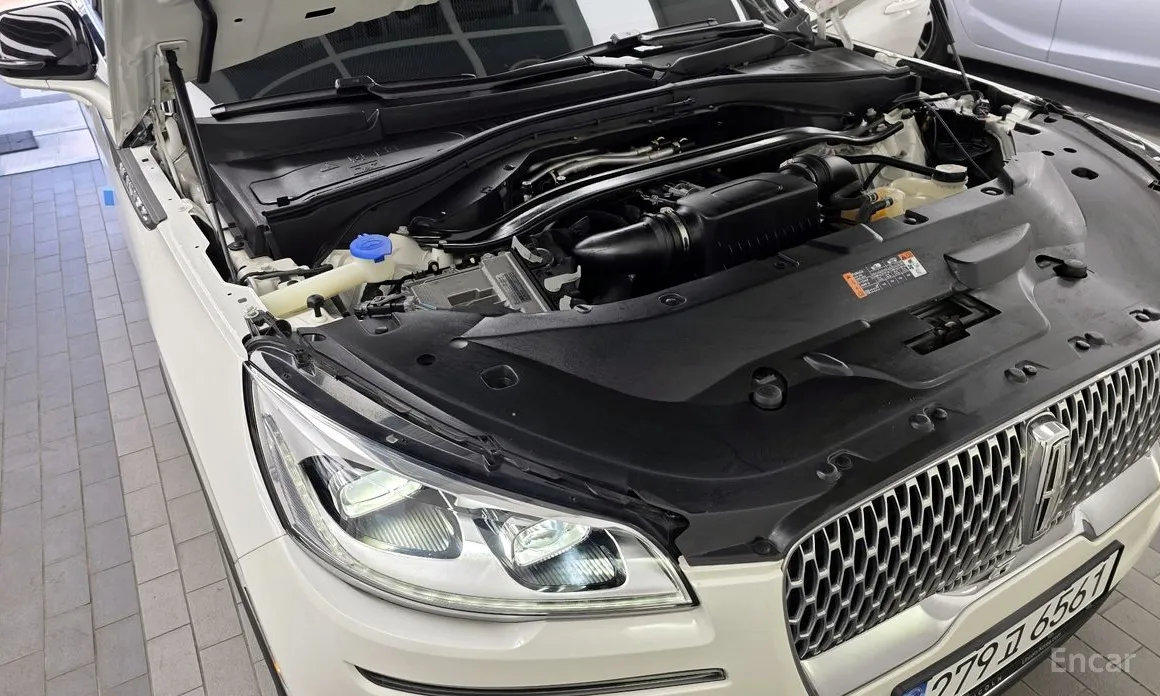 Фото 6 - Lincoln Aviator