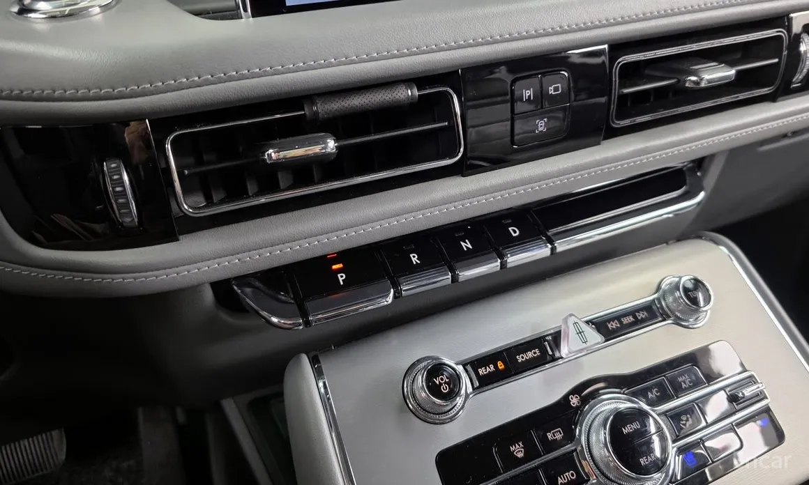 Фото 9 - Lincoln Aviator