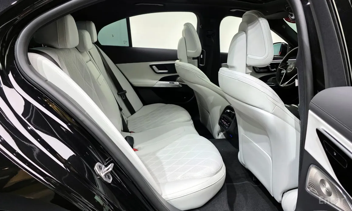 Фото 12 - Mercedes-Benz E-Class