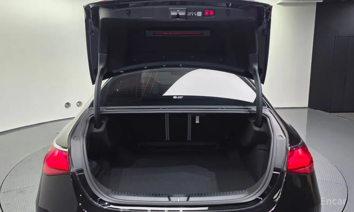 Фото 20 - Mercedes-Benz E-Class