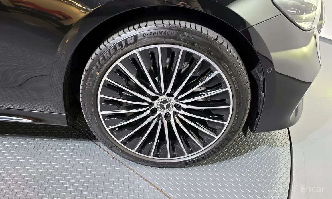 Фото 5 - Mercedes-Benz E-Class