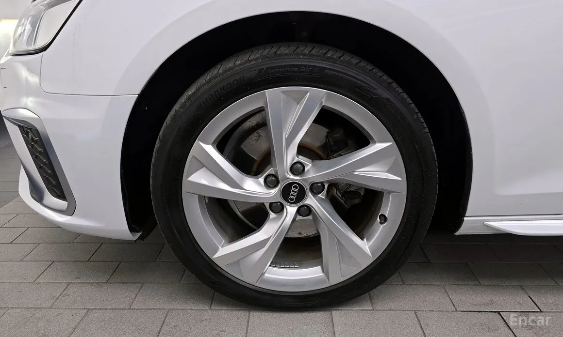 Фото 5 - Audi A4