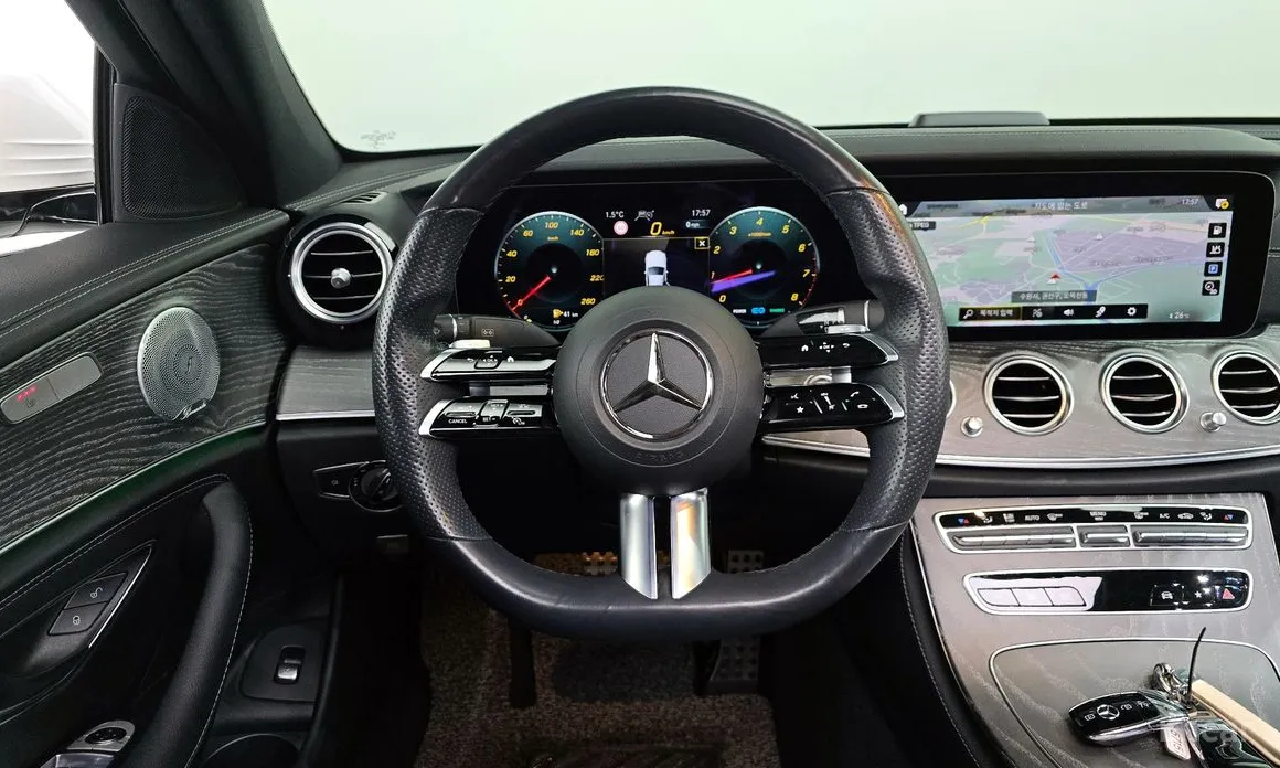 Фото 13 - Mercedes-Benz E-Class