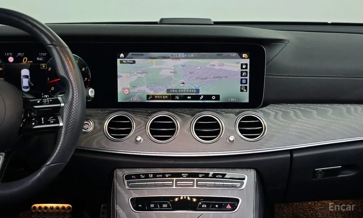 Фото 14 - Mercedes-Benz E-Class