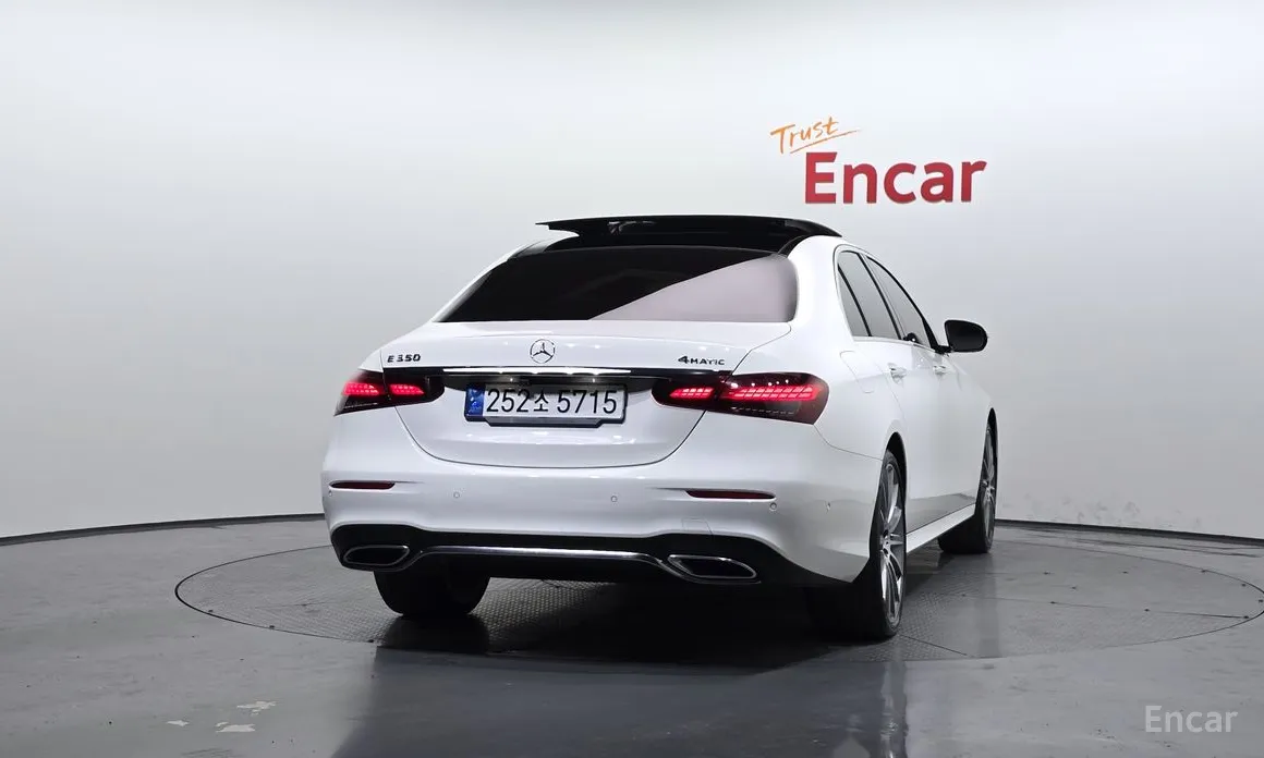 Фото 4 - Mercedes-Benz E-Class