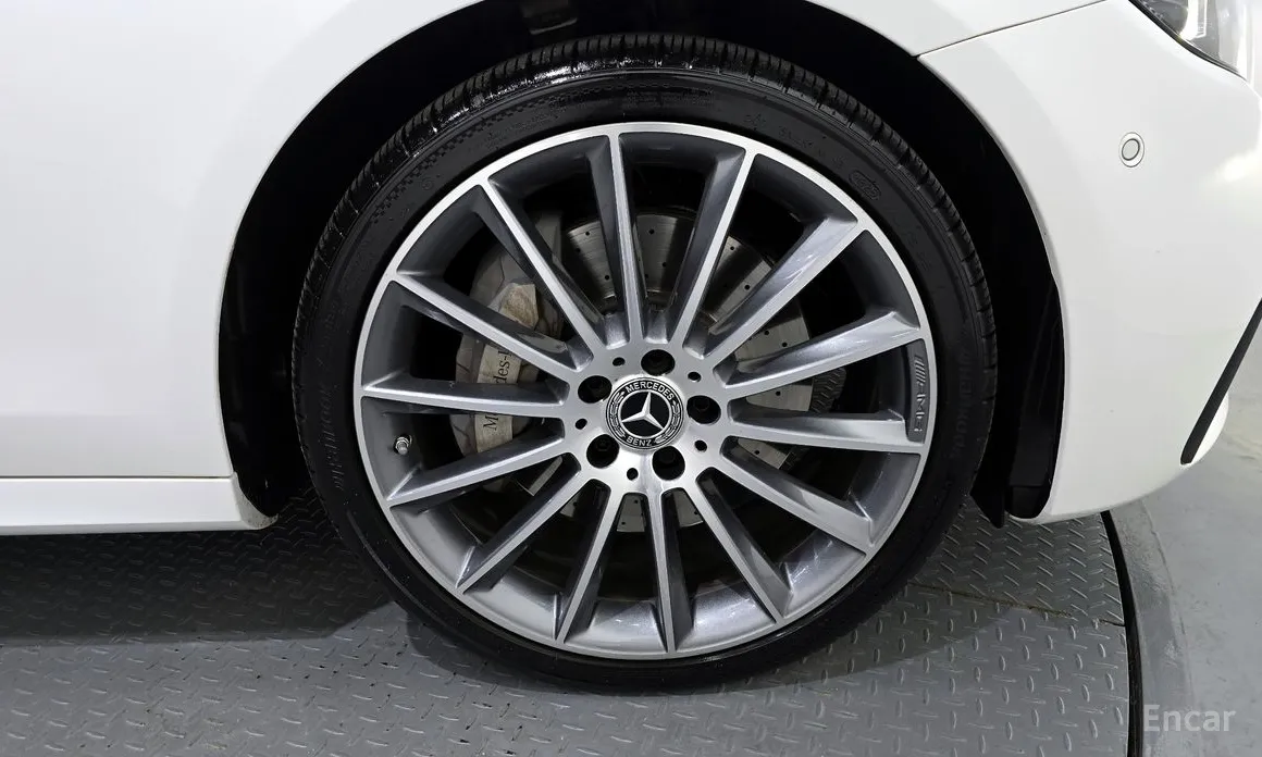 Фото 5 - Mercedes-Benz E-Class