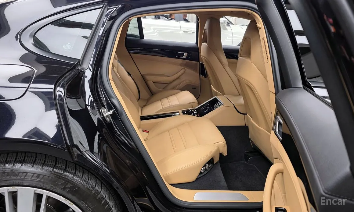 Фото 12 - Porsche Panamera