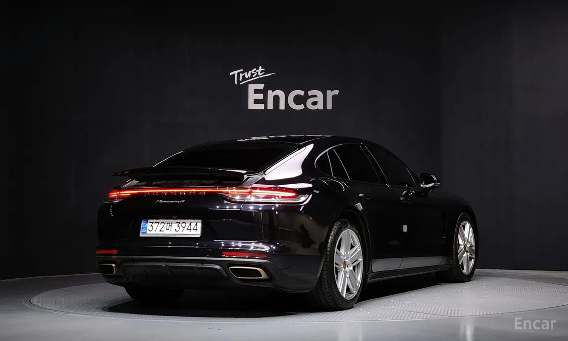 Фото 2 - Porsche Panamera