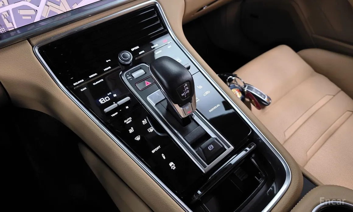 Фото 9 - Porsche Panamera