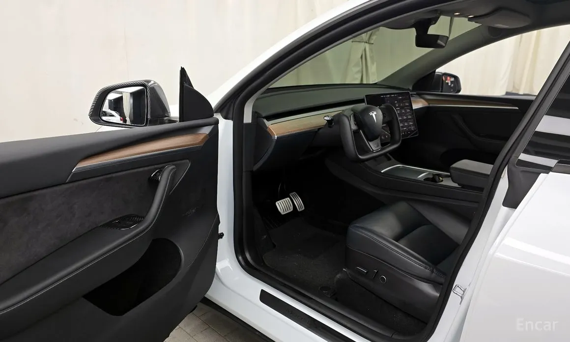 Фото 10 - Tesla Model Y