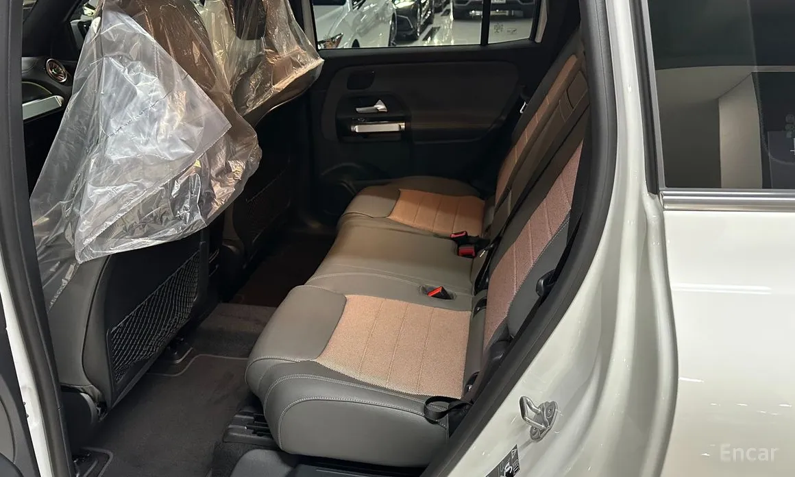 Фото 11 - Mercedes-Benz EQB